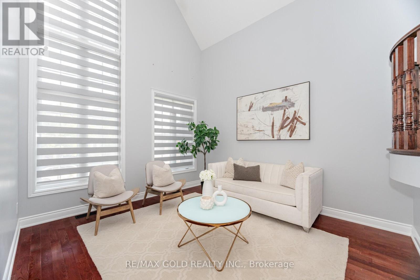 32 Eaglesprings Crescent, Brampton, Ontario  L6P 2V9 - Photo 3 - W12779992