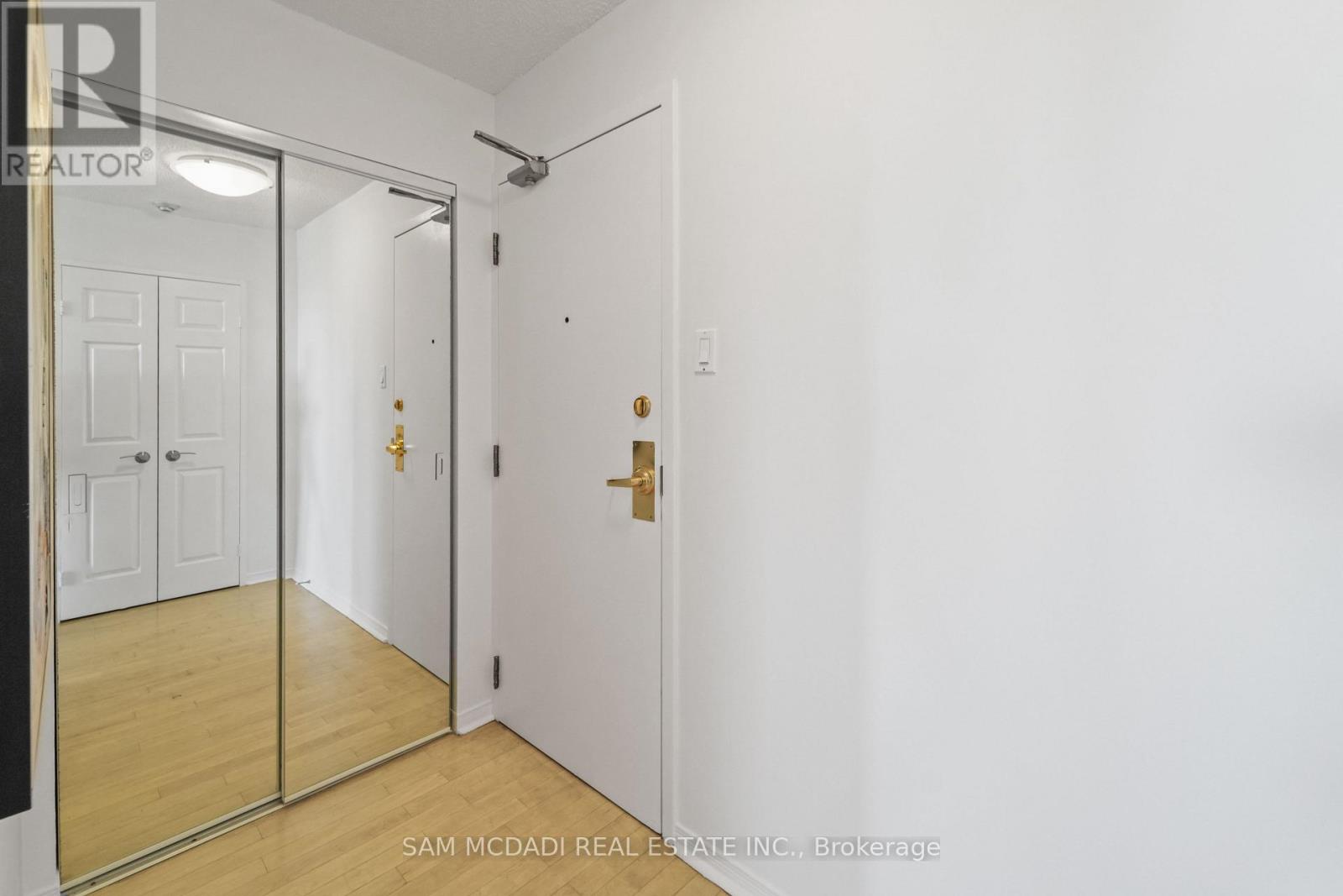 1807 - 2177 Burnhamthorpe Road W, Mississauga, Ontario  L5L 5P9 - Photo 2 - W12780016