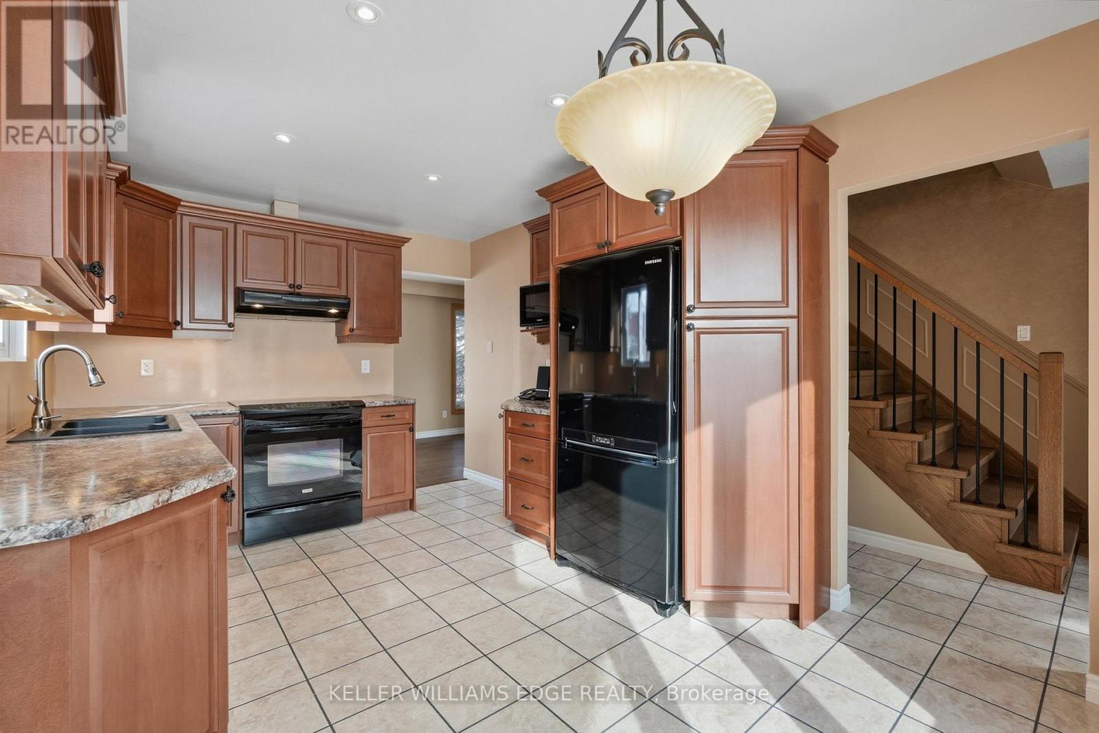 2394 Lyford Lane, Burlington, Ontario  L7P 3Y8 - Photo 10 - W12780070