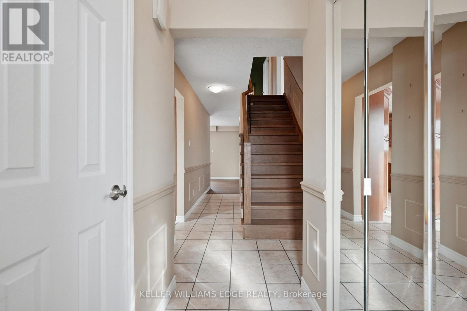 2394 Lyford Lane, Burlington, Ontario  L7P 3Y8 - Photo 6 - W12780070