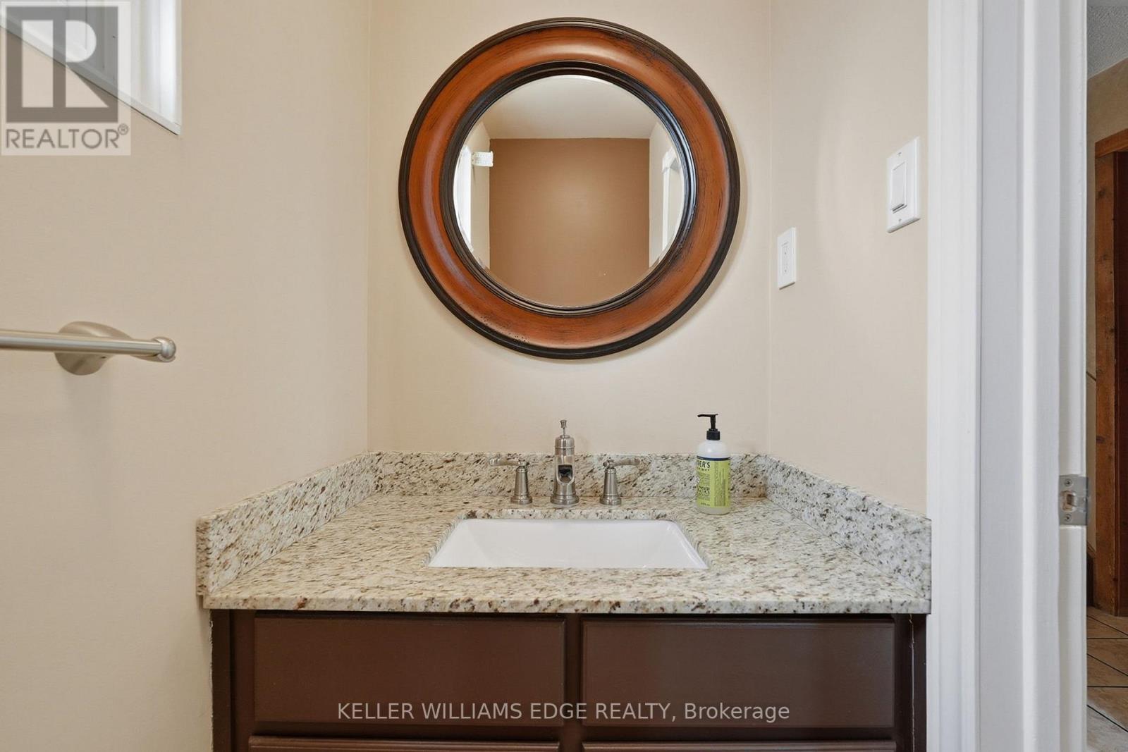 2394 Lyford Lane, Burlington, Ontario  L7P 3Y8 - Photo 7 - W12780070