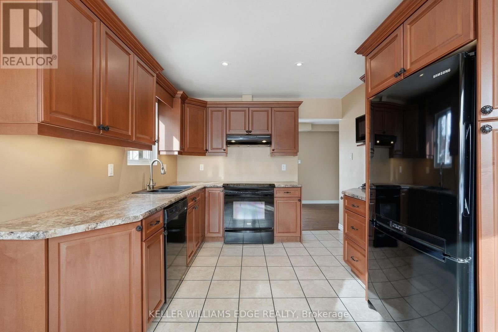 2394 Lyford Lane, Burlington, Ontario  L7P 3Y8 - Photo 8 - W12780070