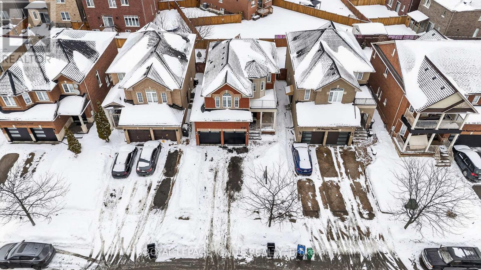 112 Turquoise Crescent, Brampton, Ontario  L6P 2R3 - Photo 4 - W12780074