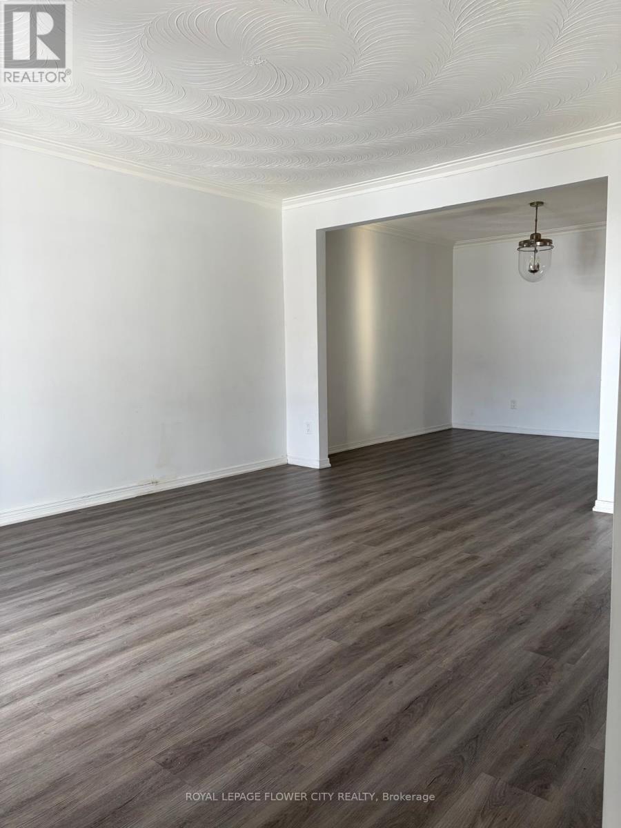 66 Skelton Boulevard, Brampton, Ontario  L6V 2P6 - Photo 3 - W12780080