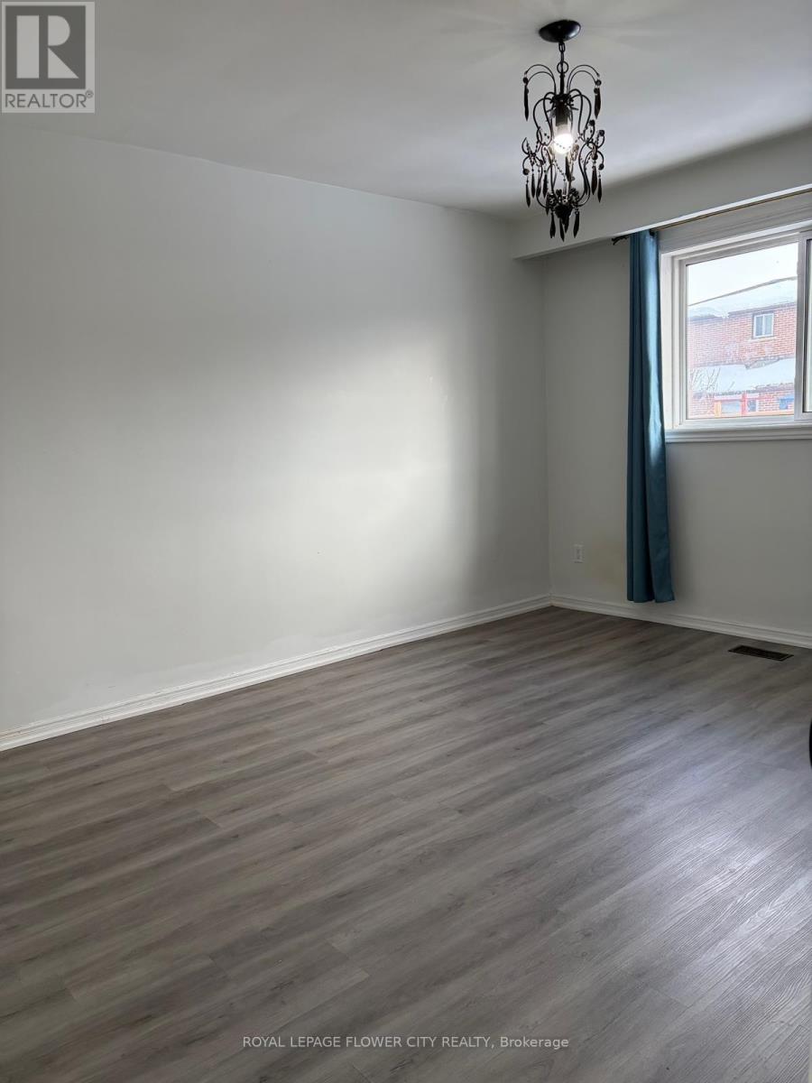 66 Skelton Boulevard, Brampton, Ontario  L6V 2P6 - Photo 5 - W12780080