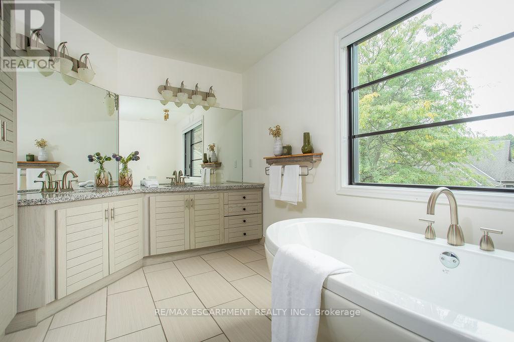 12 Blackberry Place, Hamilton, Ontario  L0R 1H2 - Photo 32 - X12780032