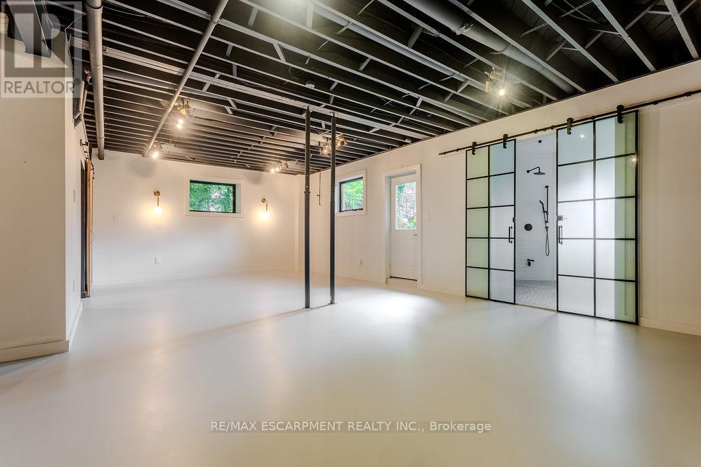 12 Blackberry Place, Hamilton, Ontario  L0R 1H2 - Photo 34 - X12780032