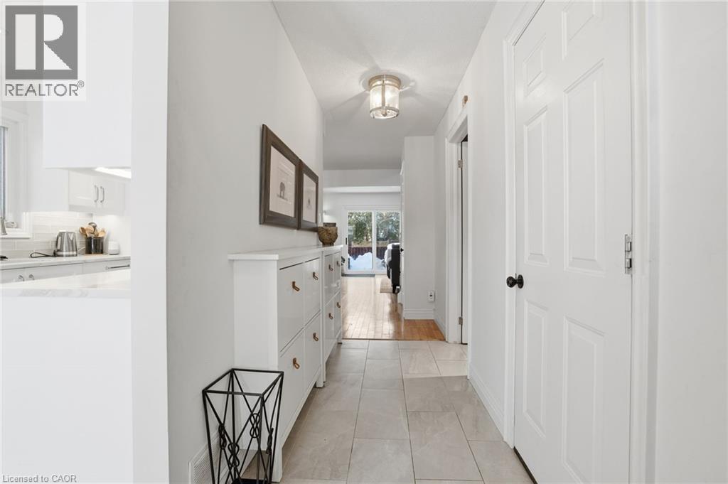 2018 Chrisdon Road, Burlington, Ontario  L7M 3W8 - Photo 3 - 40802687