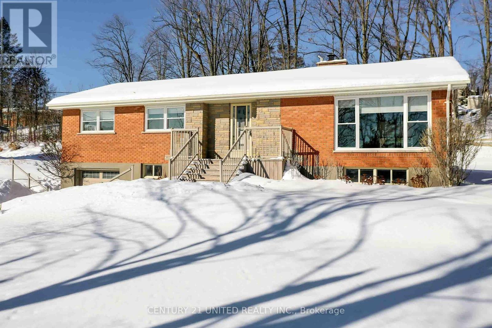 43 Crestwood Avenue, Peterborough (Monaghan Ward 2), Ontario  K9J 1N1 - Photo 1 - X12780156