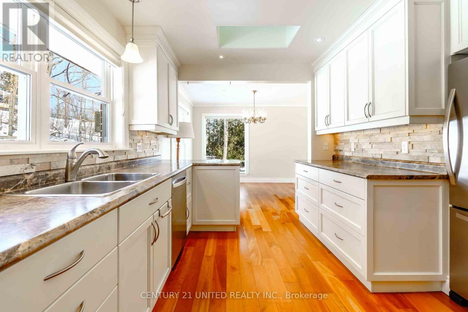 43 Crestwood Avenue, Peterborough (Monaghan Ward 2), Ontario  K9J 1N1 - Photo 10 - X12780156