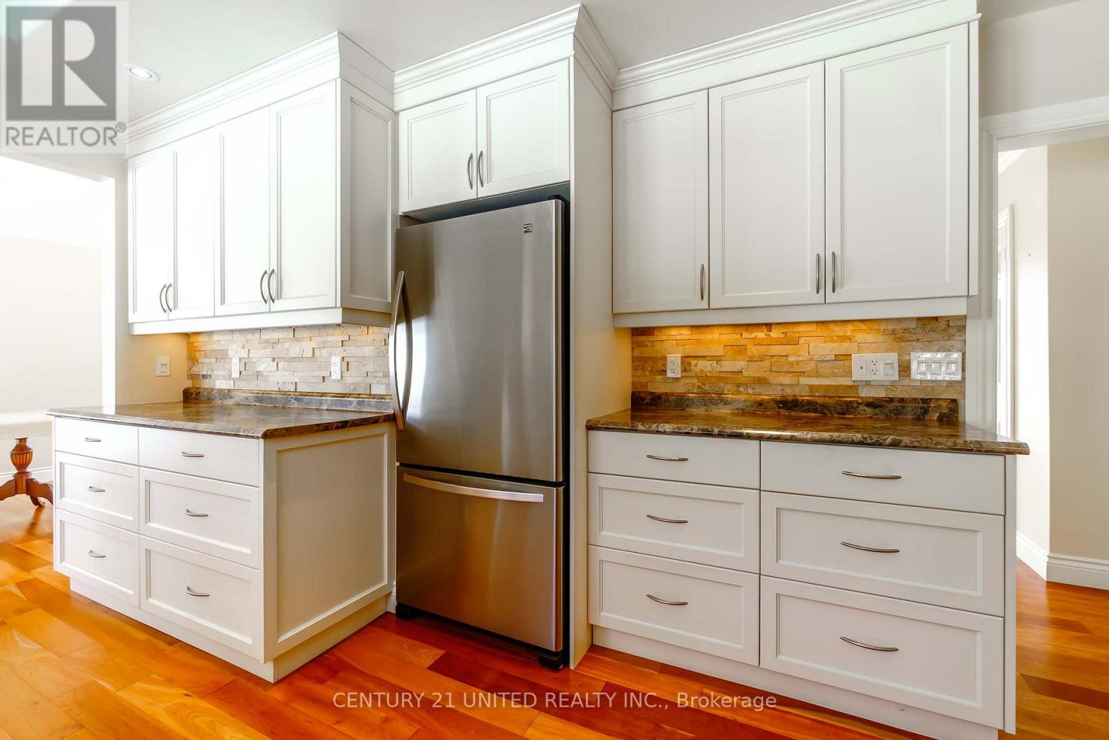 43 Crestwood Avenue, Peterborough (Monaghan Ward 2), Ontario  K9J 1N1 - Photo 11 - X12780156