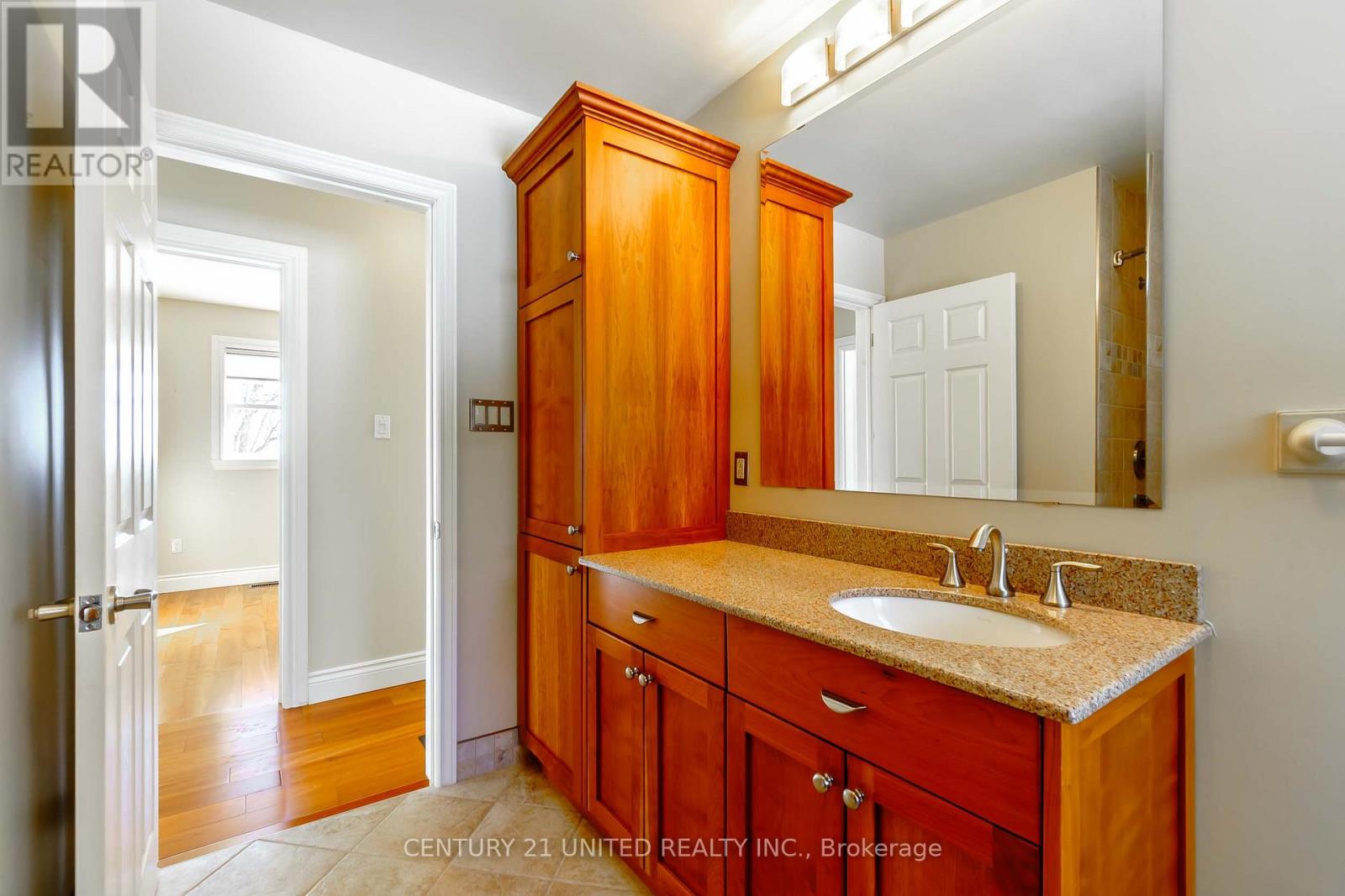 43 Crestwood Avenue, Peterborough (Monaghan Ward 2), Ontario  K9J 1N1 - Photo 17 - X12780156