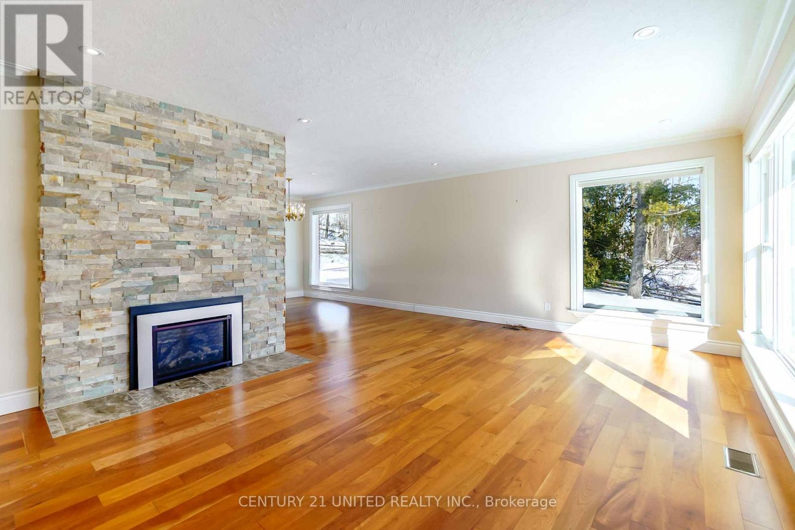 43 Crestwood Avenue, Peterborough (Monaghan Ward 2), Ontario  K9J 1N1 - Photo 6 - X12780156