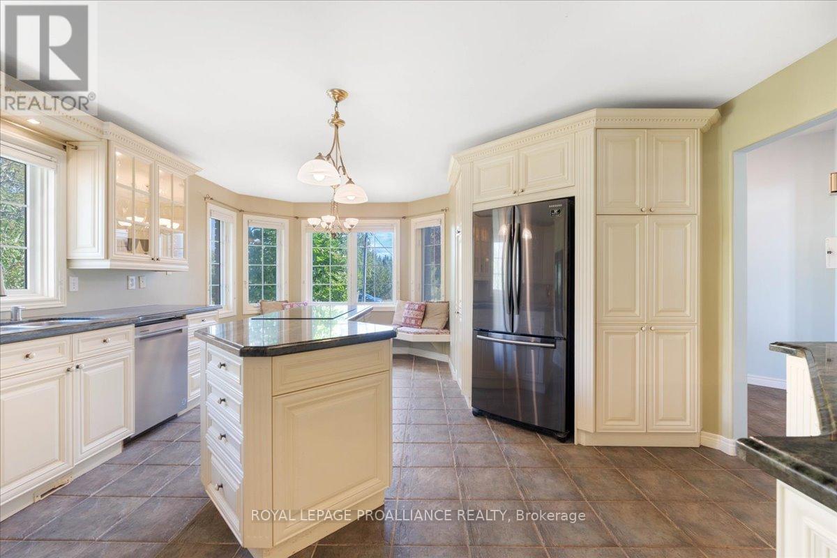 685 County Road 28, Prince Edward County (Ameliasburg Ward), Ontario  K8N 4Z7 - Photo 12 - X12780236