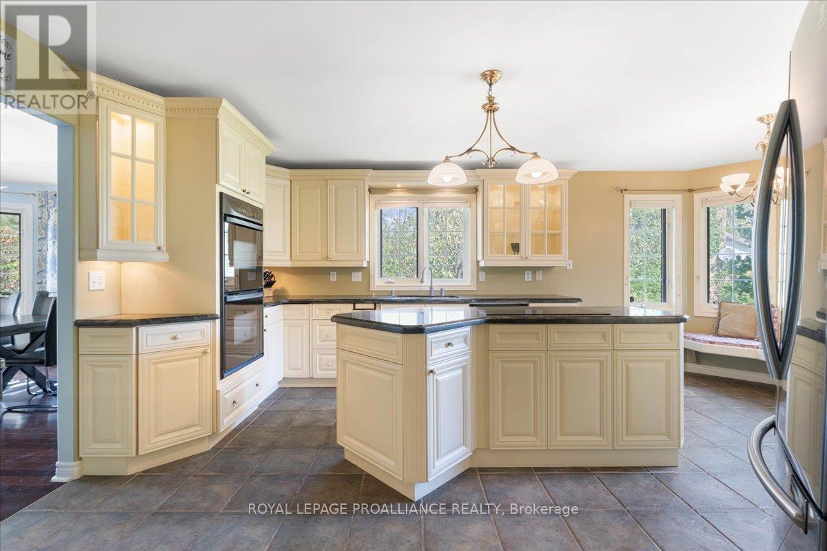 685 County Road 28, Prince Edward County (Ameliasburg Ward), Ontario  K8N 4Z7 - Photo 13 - X12780236