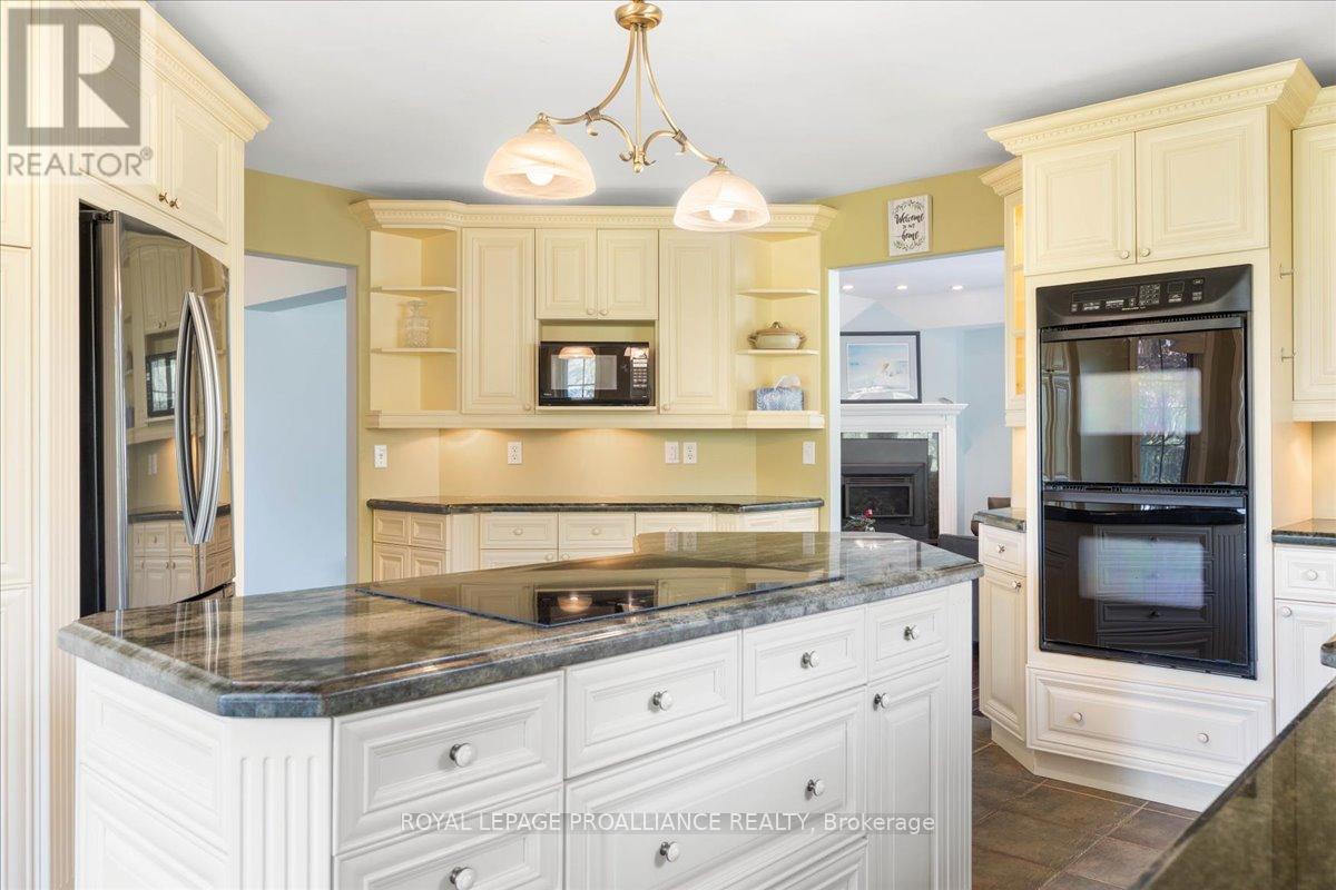 685 County Road 28, Prince Edward County (Ameliasburg Ward), Ontario  K8N 4Z7 - Photo 15 - X12780236