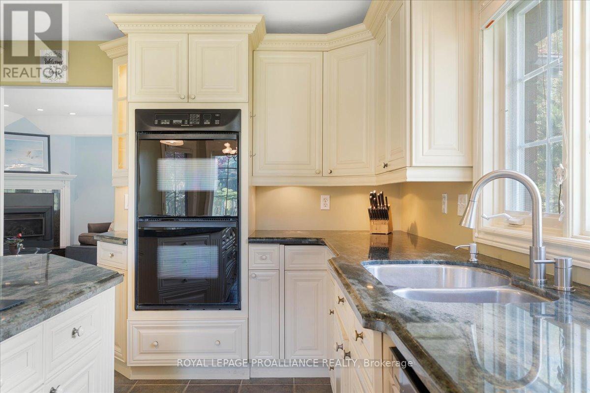 685 County Road 28, Prince Edward County (Ameliasburg Ward), Ontario  K8N 4Z7 - Photo 16 - X12780236