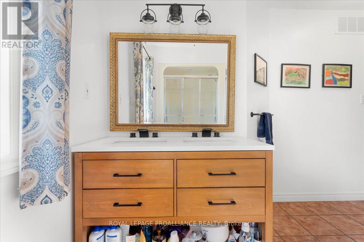 685 County Road 28, Prince Edward County (Ameliasburg Ward), Ontario  K8N 4Z7 - Photo 22 - X12780236