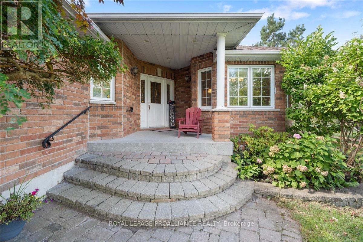 685 County Road 28, Prince Edward County (Ameliasburg Ward), Ontario  K8N 4Z7 - Photo 3 - X12780236