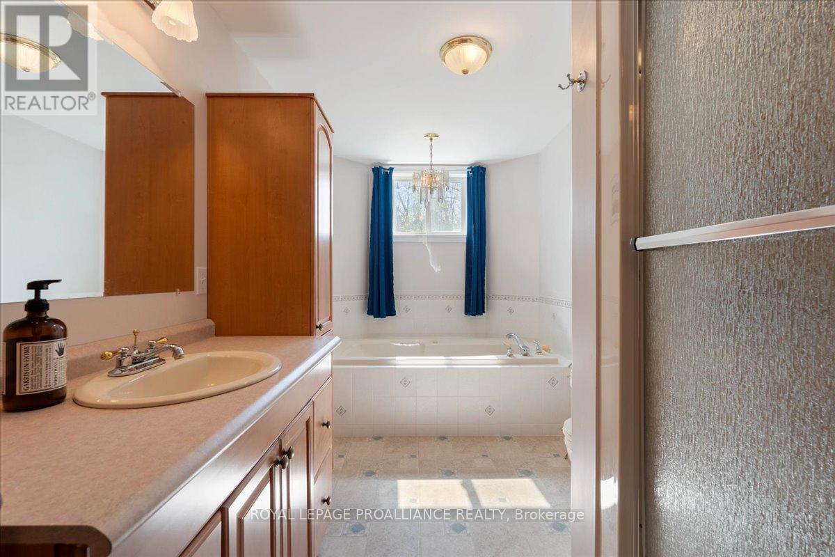 685 County Road 28, Prince Edward County (Ameliasburg Ward), Ontario  K8N 4Z7 - Photo 34 - X12780236