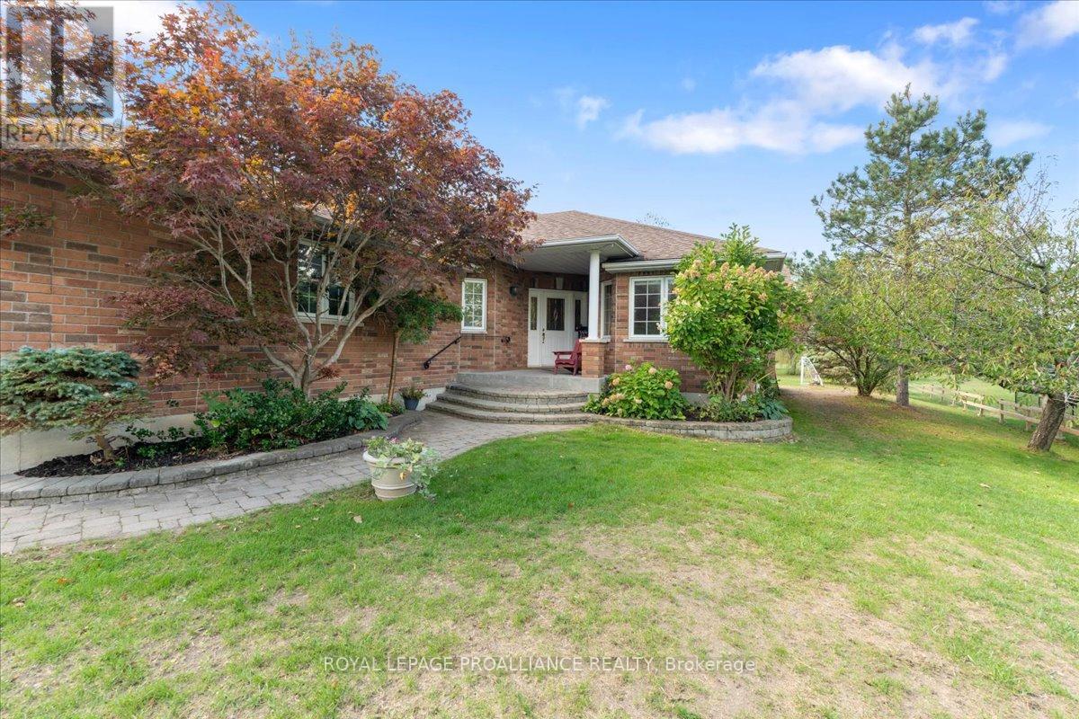 685 County Road 28, Prince Edward County (Ameliasburg Ward), Ontario  K8N 4Z7 - Photo 5 - X12780236