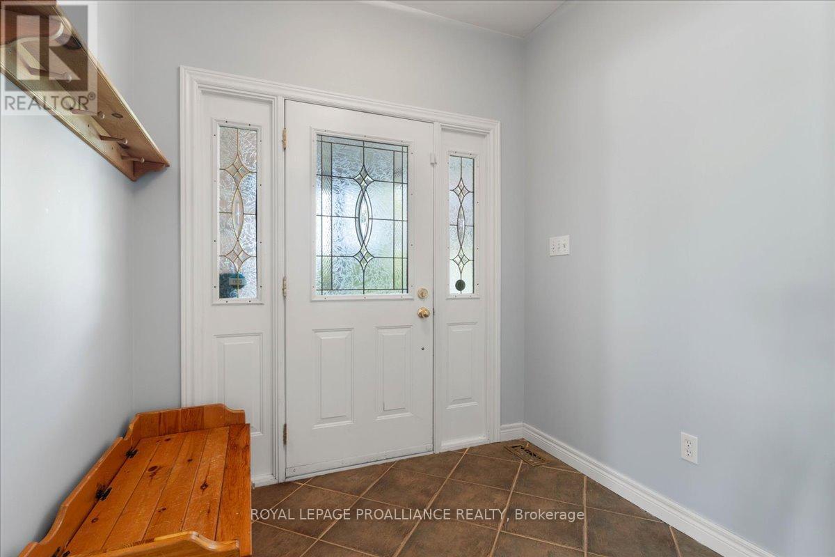 685 County Road 28, Prince Edward County (Ameliasburg Ward), Ontario  K8N 4Z7 - Photo 6 - X12780236