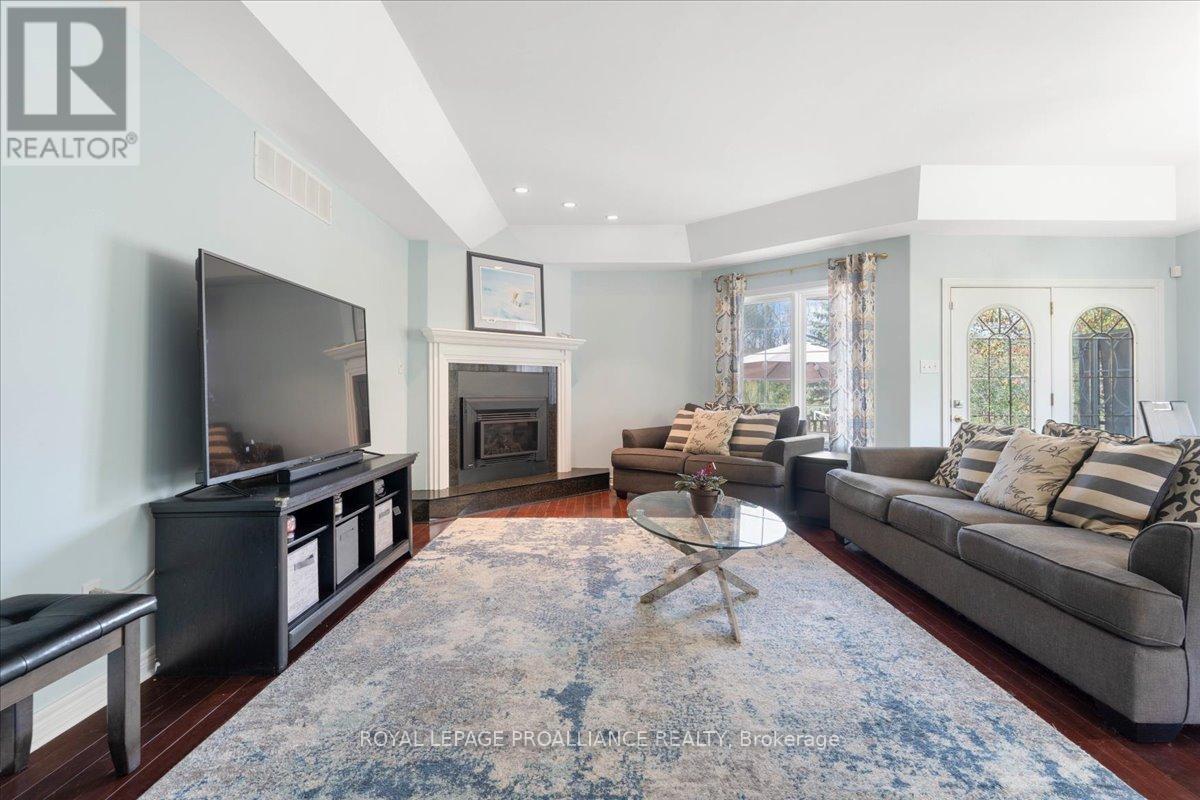 685 County Road 28, Prince Edward County (Ameliasburg Ward), Ontario  K8N 4Z7 - Photo 7 - X12780236