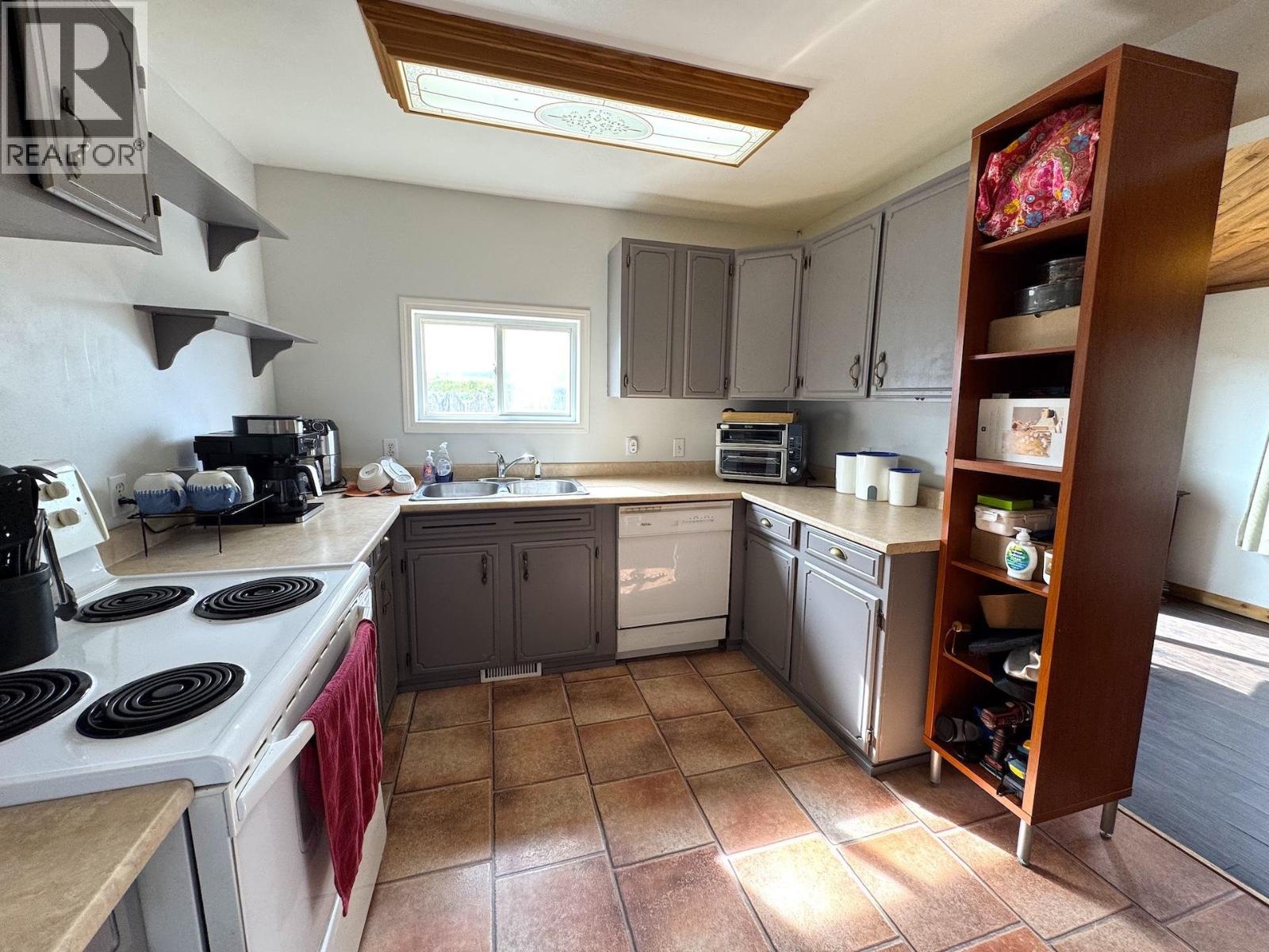 10855 102 Street, Taylor, British Columbia  V0C 2K0 - Photo 7 - R3088498