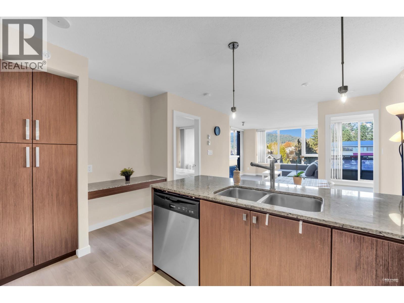 Listing Picture 8 of 35 : 207 9868 CAMERON STREET, Burnaby / 本拿比 - 魯藝地產 Yvonne Lu Group - MLS Medallion Club Member