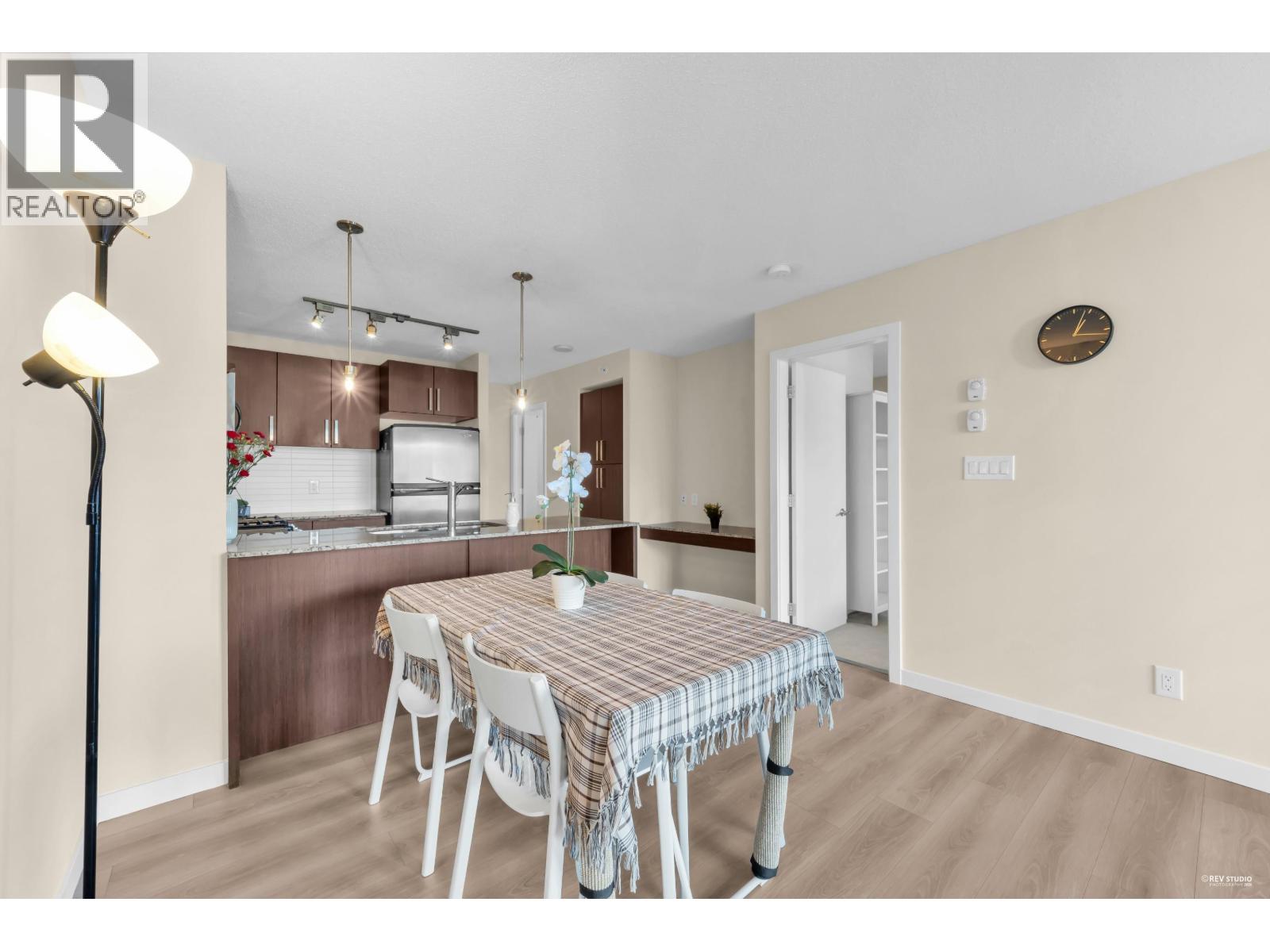 Listing Picture 10 of 35 : 207 9868 CAMERON STREET, Burnaby / 本拿比 - 魯藝地產 Yvonne Lu Group - MLS Medallion Club Member