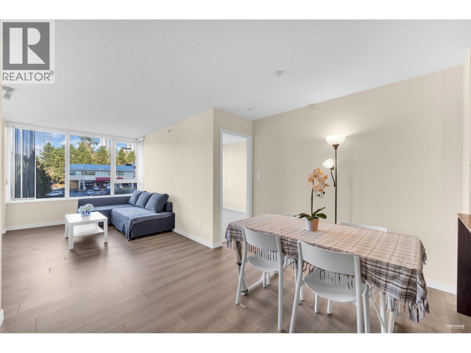 Listing Picture 16 of 35 : 207 9868 CAMERON STREET, Burnaby / 本拿比 - 魯藝地產 Yvonne Lu Group - MLS Medallion Club Member