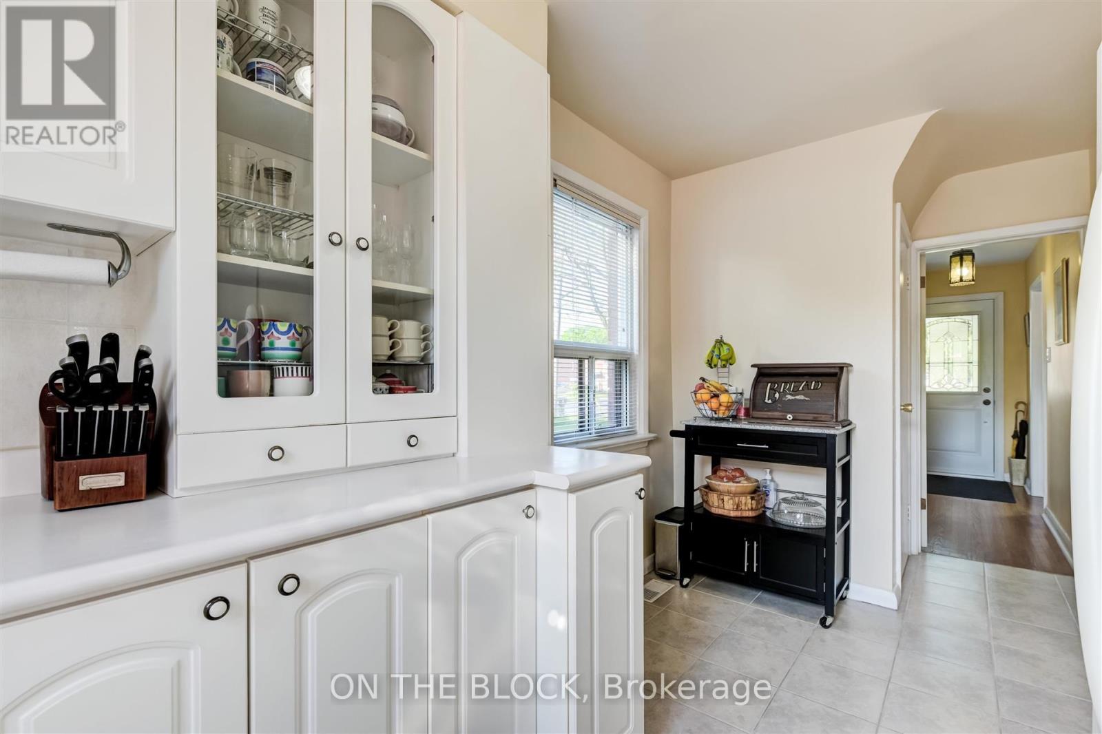 534 Midland Avenue, Toronto, Ontario  M1N 1T1 - Photo 11 - E12773472