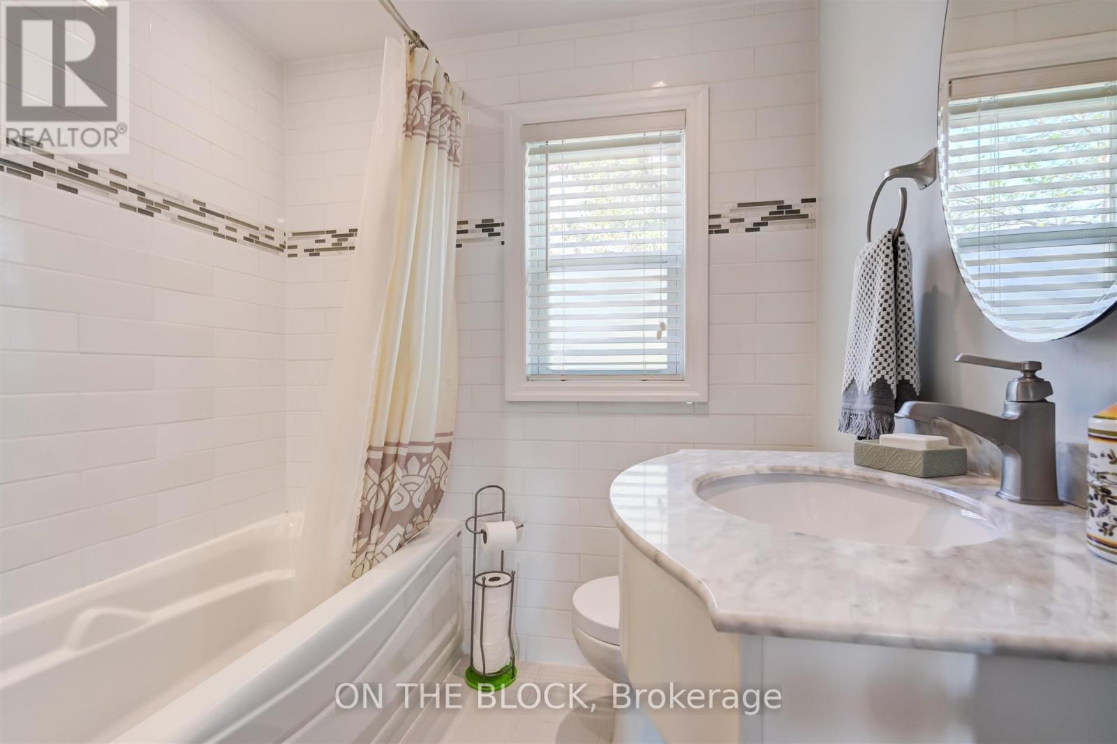 534 Midland Avenue, Toronto, Ontario  M1N 1T1 - Photo 17 - E12773472