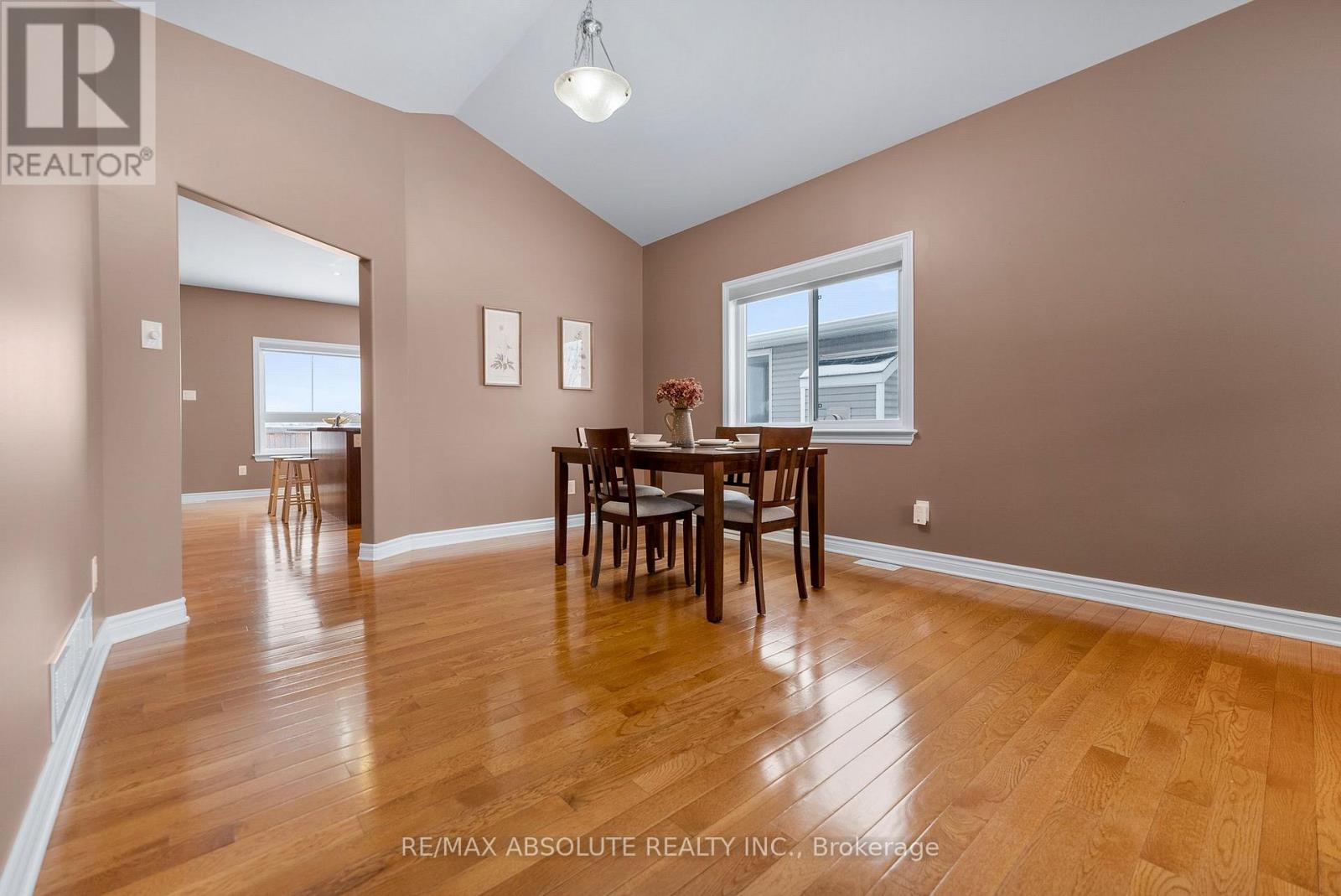 215 Arthur Street, Arnprior, Ontario  K7S 0H6 - Photo 9 - X12780270