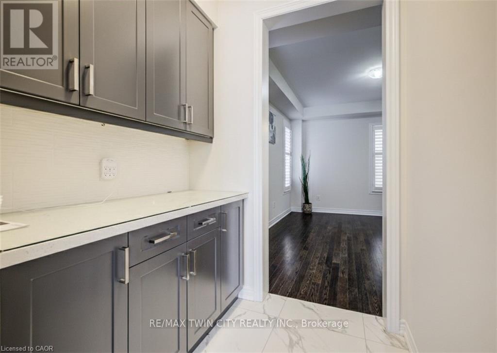 588 Beckview Crescent, Kitchener, Ontario  N2R 0R4 - Photo 19 - X12750860