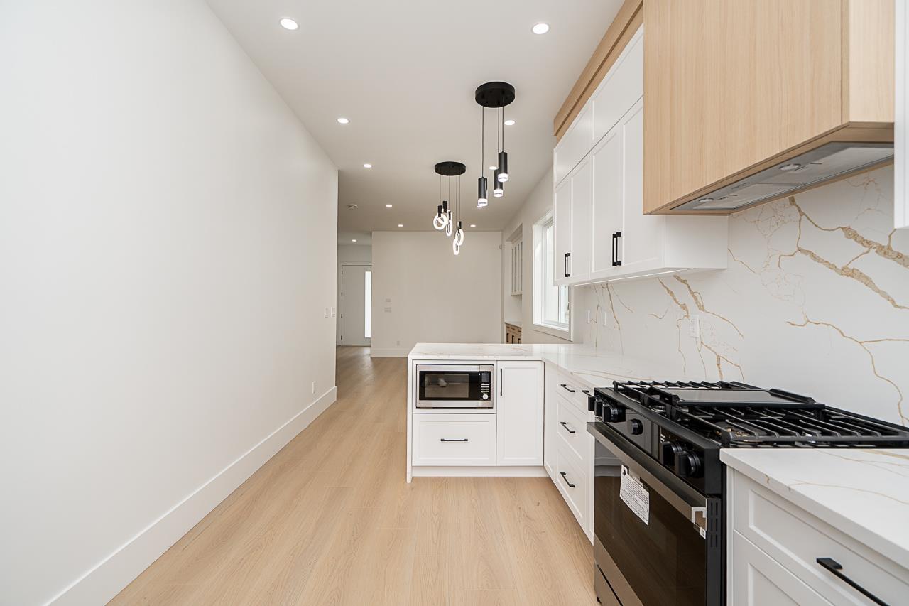 2033 168 Street, Surrey, British Columbia  V3Z 1H1 - Photo 11 - R3088528