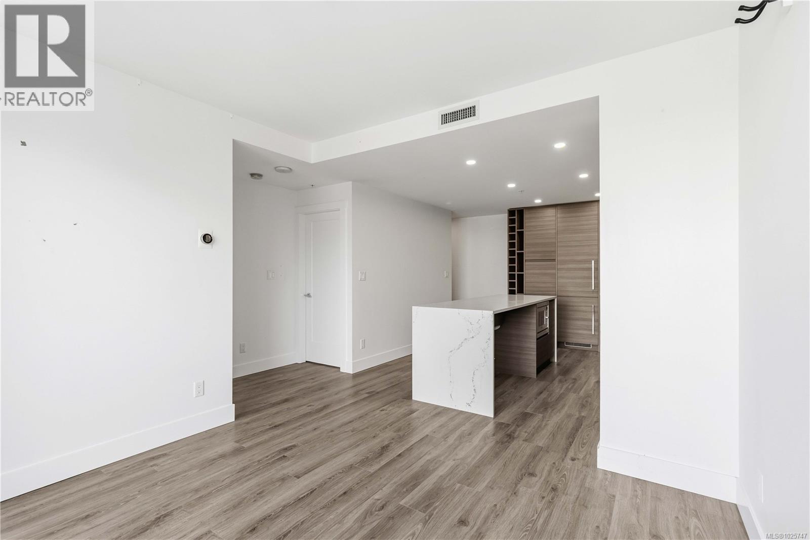 2005 777 Herald St, Victoria, British Columbia  V8T 0C7 - Photo 12 - 1025747