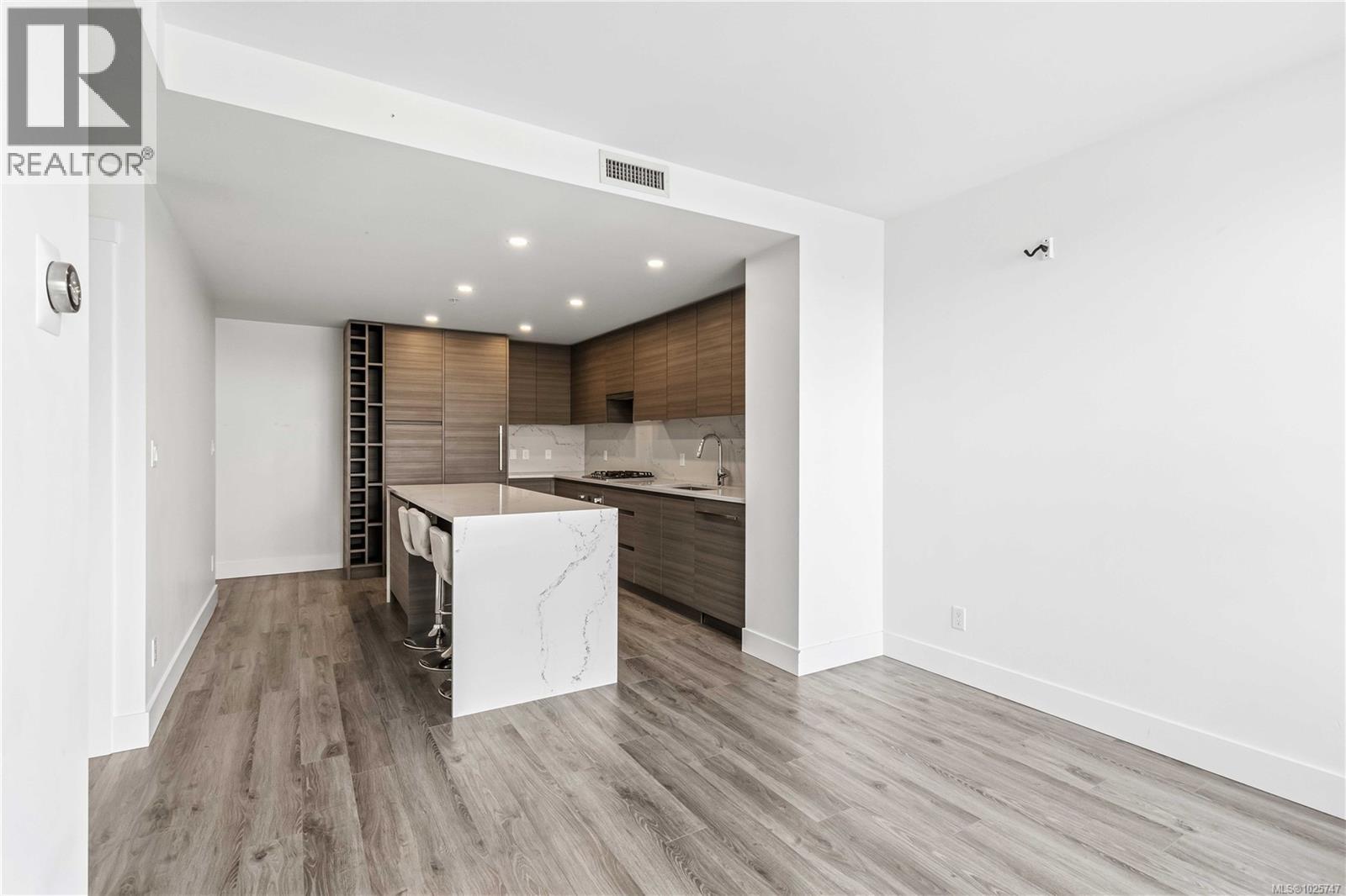 2005 777 Herald St, Victoria, British Columbia  V8T 0C7 - Photo 13 - 1025747