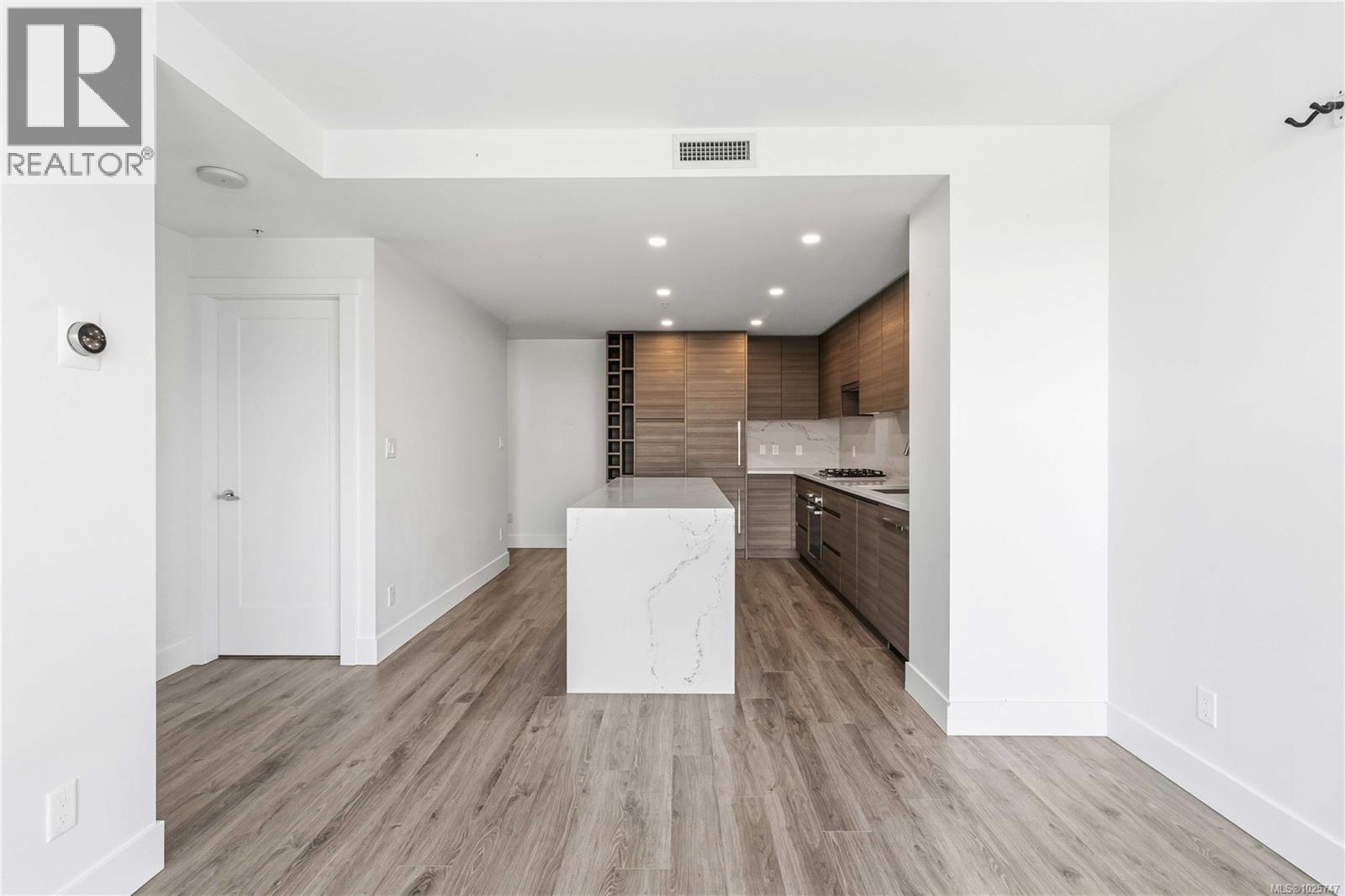 2005 777 Herald St, Victoria, British Columbia  V8T 0C7 - Photo 14 - 1025747