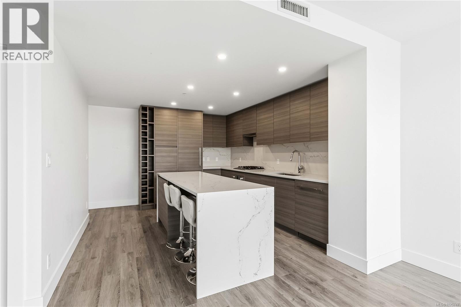 2005 777 Herald St, Victoria, British Columbia  V8T 0C7 - Photo 15 - 1025747