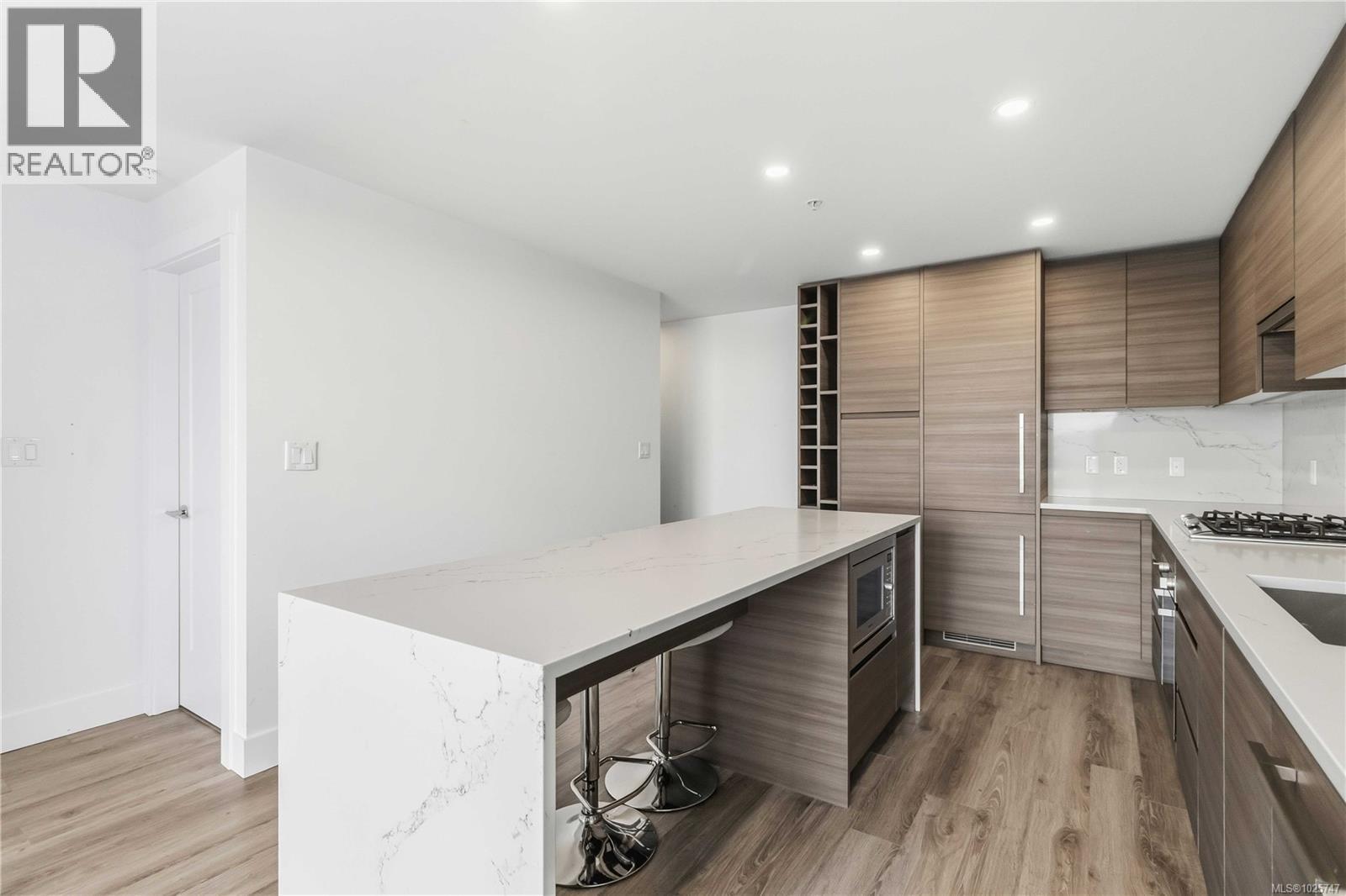 2005 777 Herald St, Victoria, British Columbia  V8T 0C7 - Photo 16 - 1025747