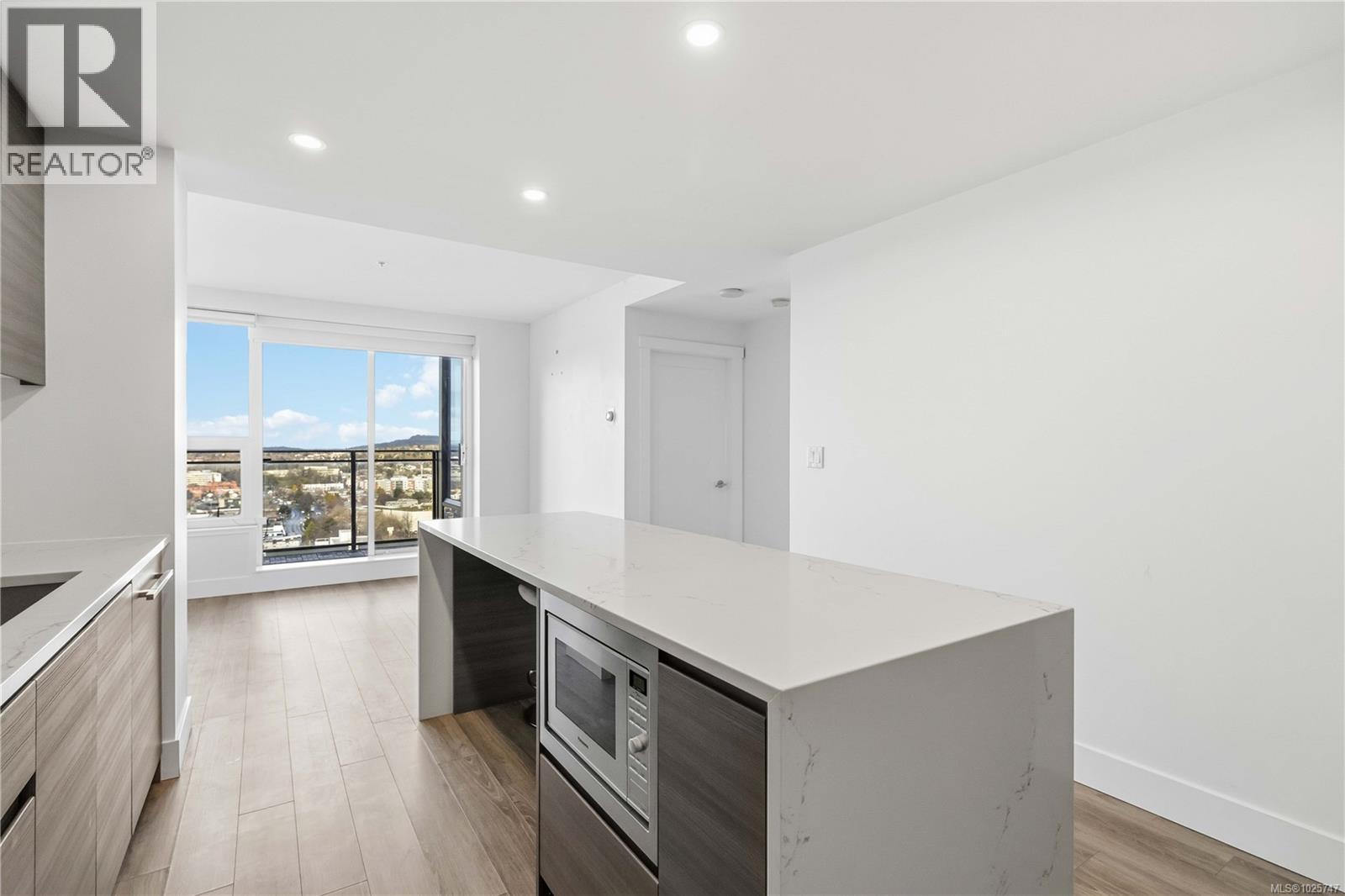 2005 777 Herald St, Victoria, British Columbia  V8T 0C7 - Photo 18 - 1025747