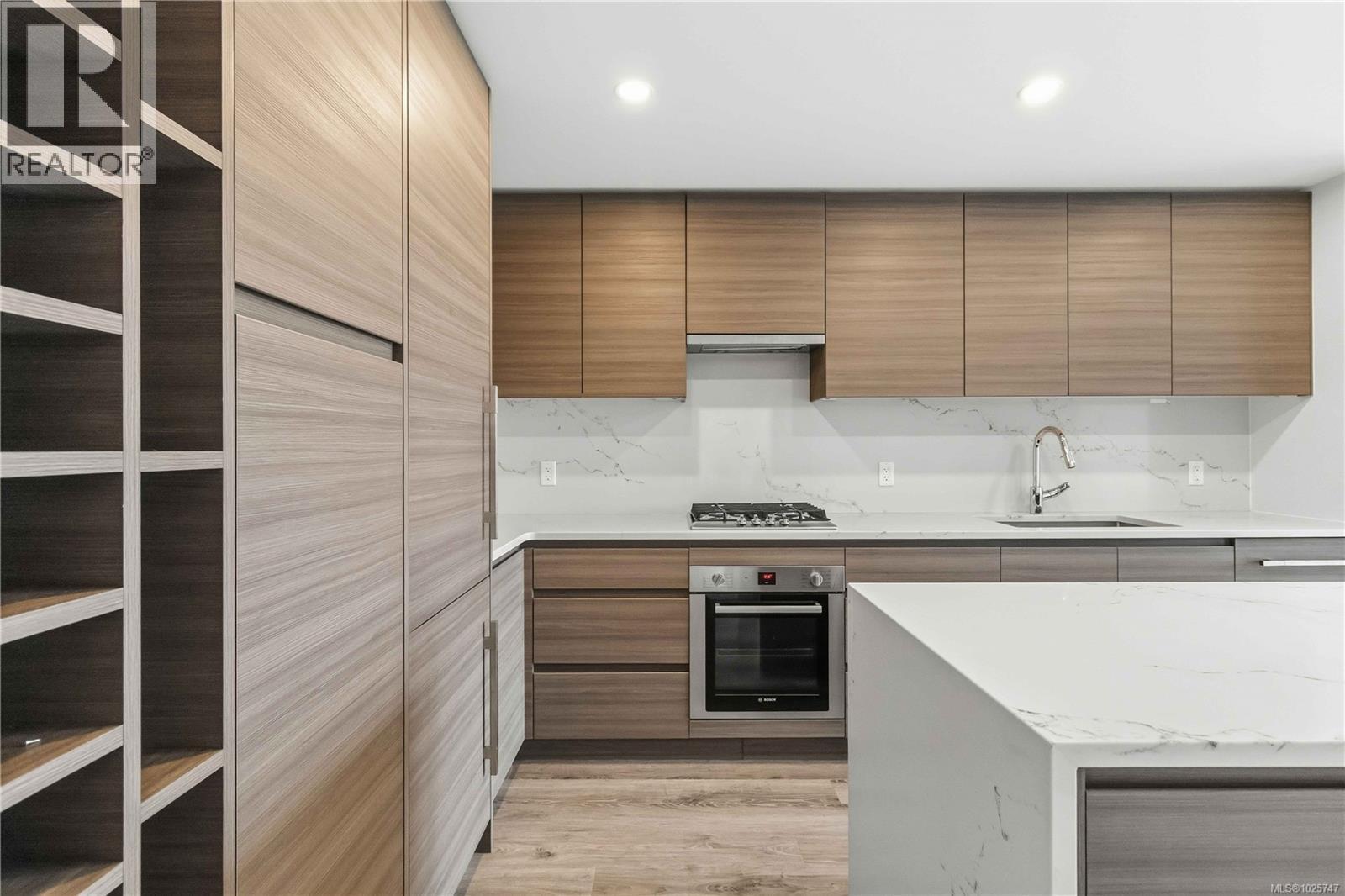 2005 777 Herald St, Victoria, British Columbia  V8T 0C7 - Photo 19 - 1025747