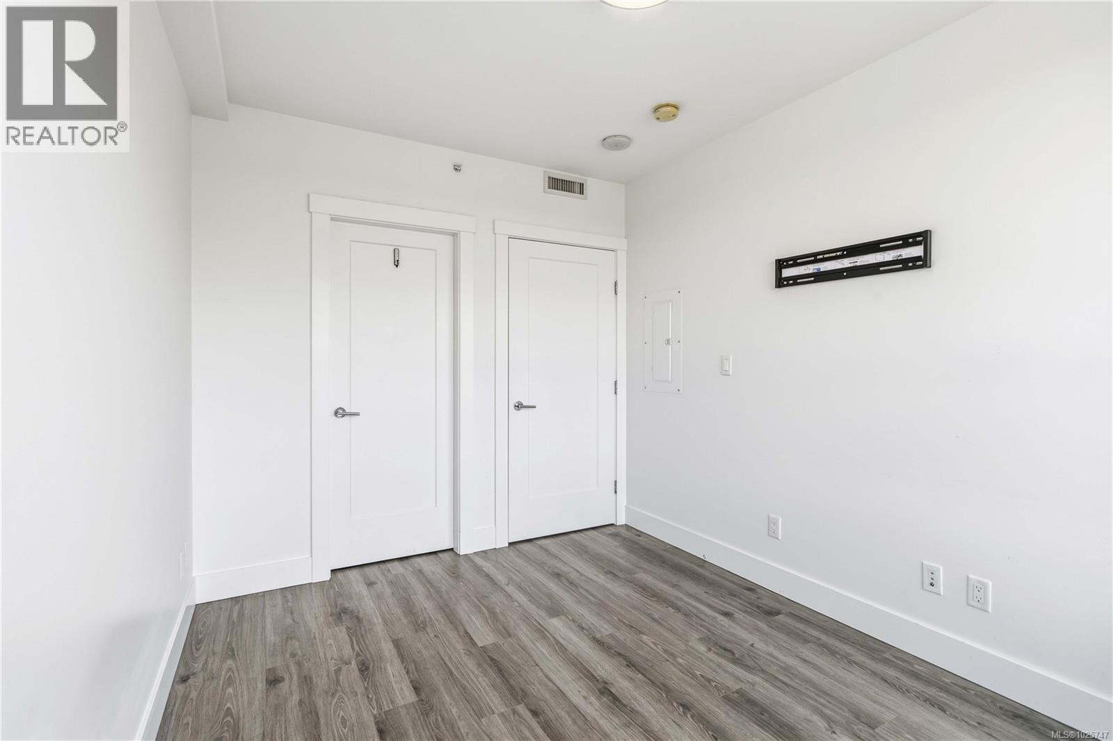 2005 777 Herald St, Victoria, British Columbia  V8T 0C7 - Photo 24 - 1025747