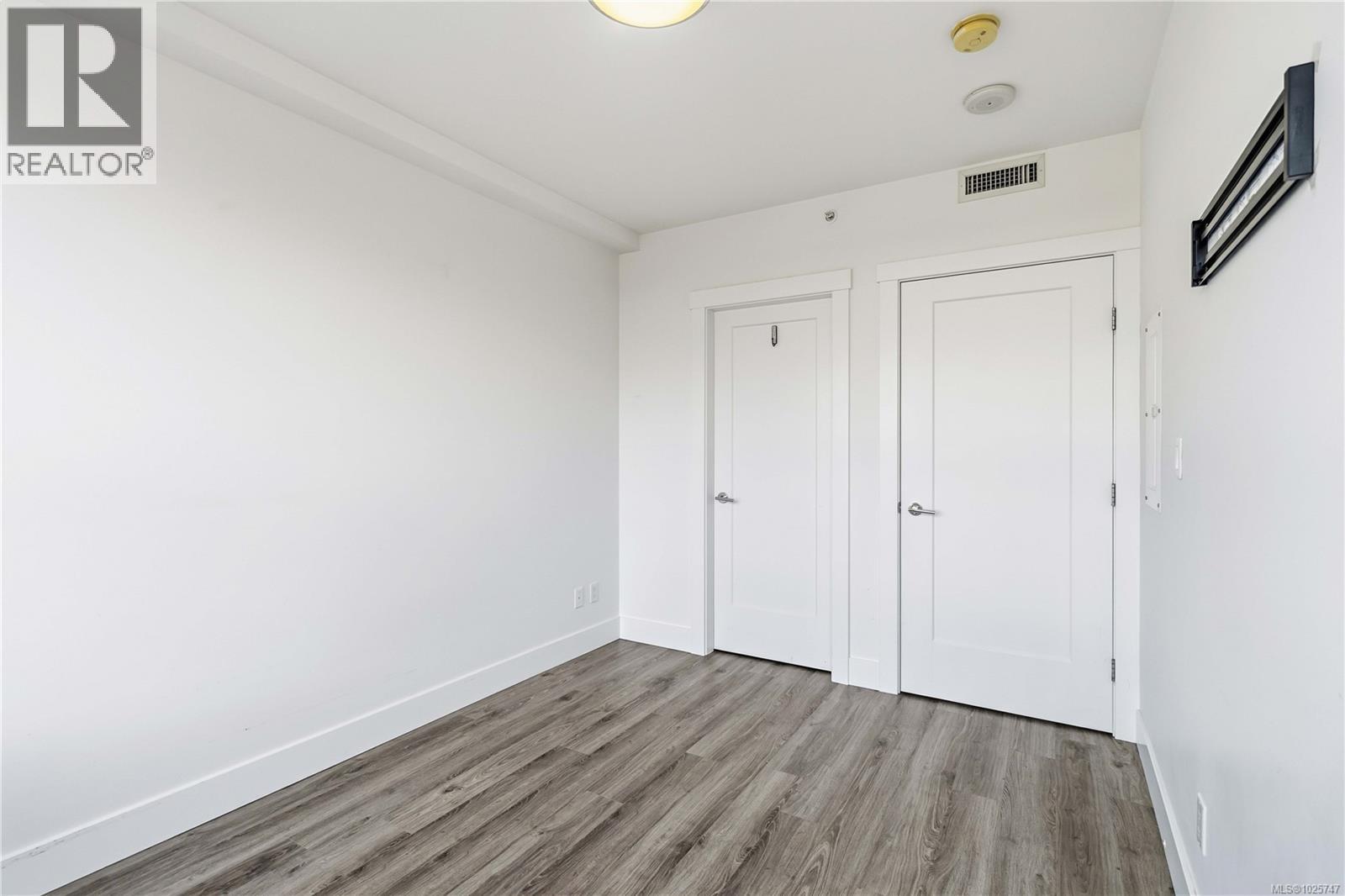 2005 777 Herald St, Victoria, British Columbia  V8T 0C7 - Photo 25 - 1025747