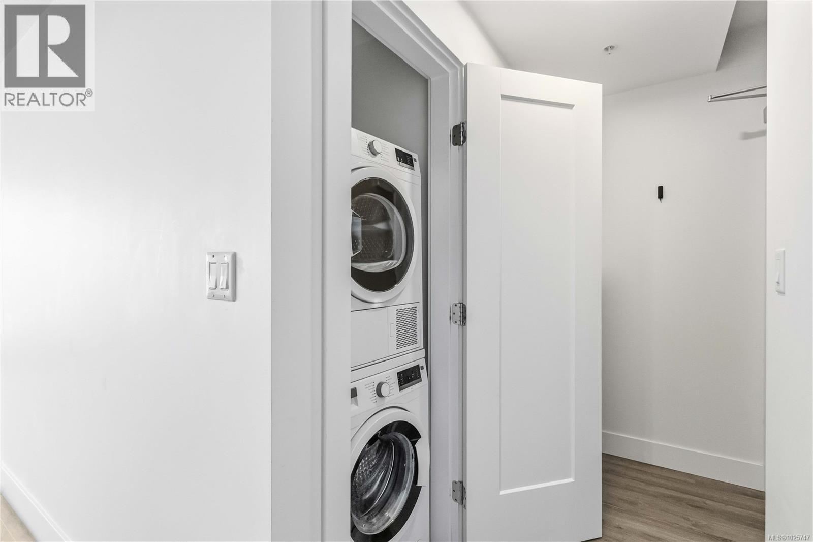 2005 777 Herald St, Victoria, British Columbia  V8T 0C7 - Photo 28 - 1025747