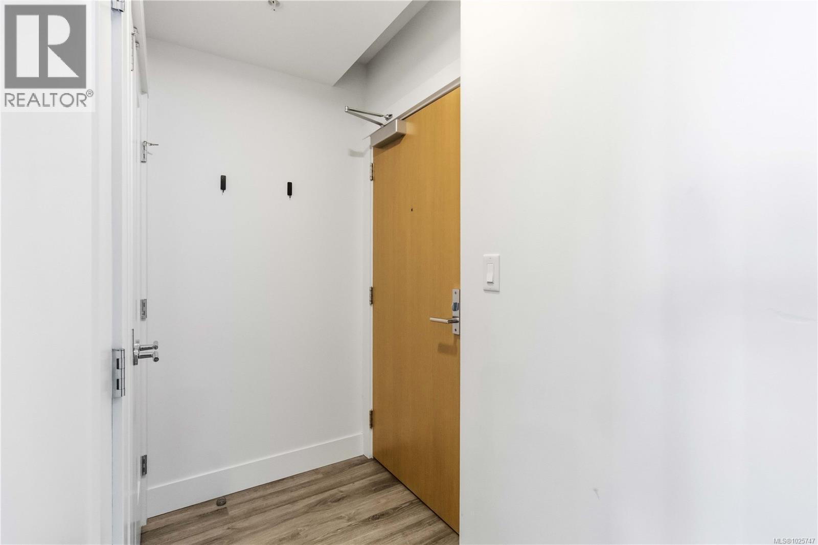 2005 777 Herald St, Victoria, British Columbia  V8T 0C7 - Photo 30 - 1025747