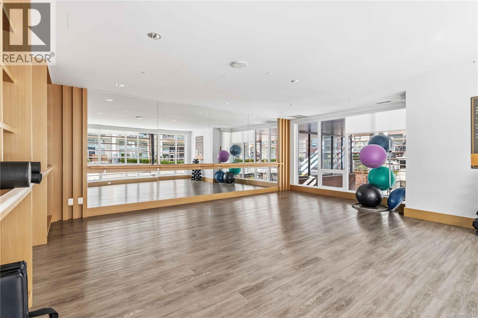 2005 777 Herald St, Victoria, British Columbia  V8T 0C7 - Photo 32 - 1025747