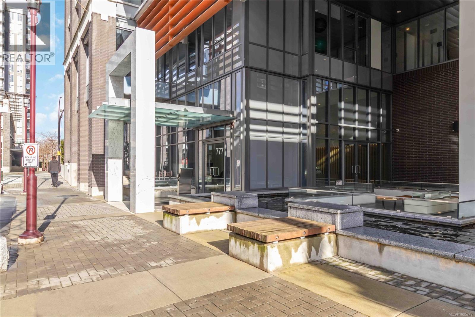 2005 777 Herald St, Victoria, British Columbia  V8T 0C7 - Photo 34 - 1025747