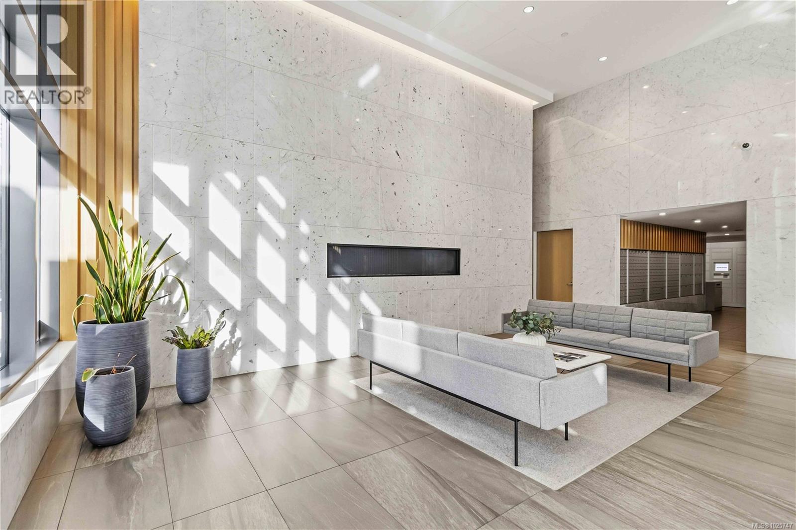 2005 777 Herald St, Victoria, British Columbia  V8T 0C7 - Photo 5 - 1025747